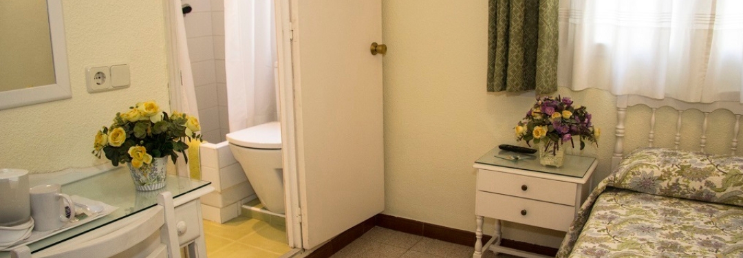 Habitación Individual con baño privado | Hostal Los Alpes