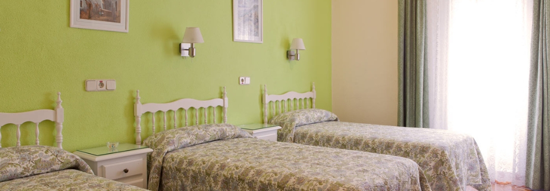 Habitación triple | Hostal Los Alpes